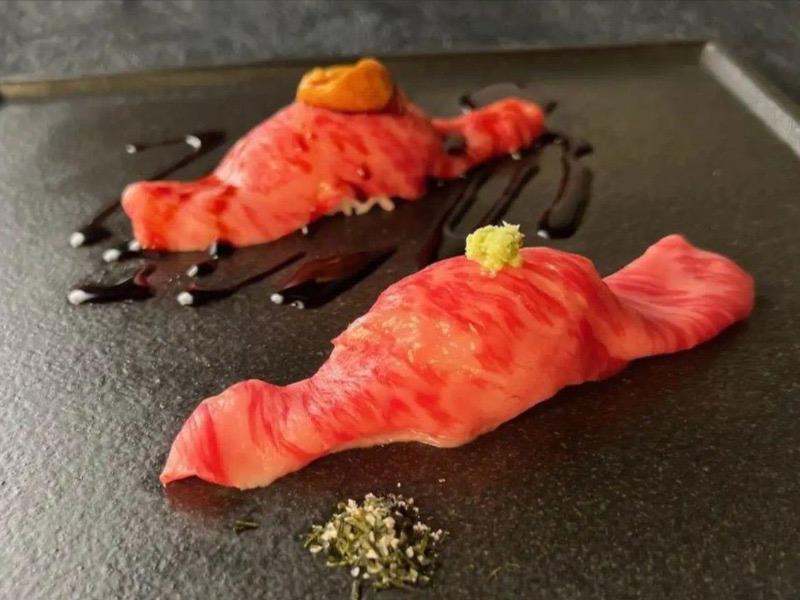 炙り黒牛握り寿司
