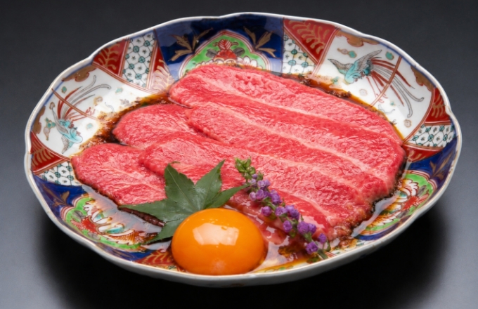 鹿児島黒牛　炙りユッケ